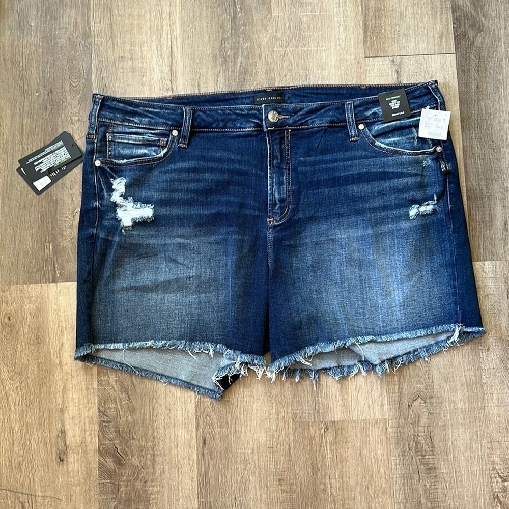 SILVER slim curvy fit mid rise distressed suki shorts size 24W